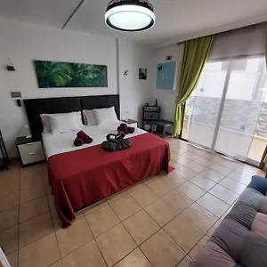 https://relax-studio-tenerife.tenerifehoteles.net